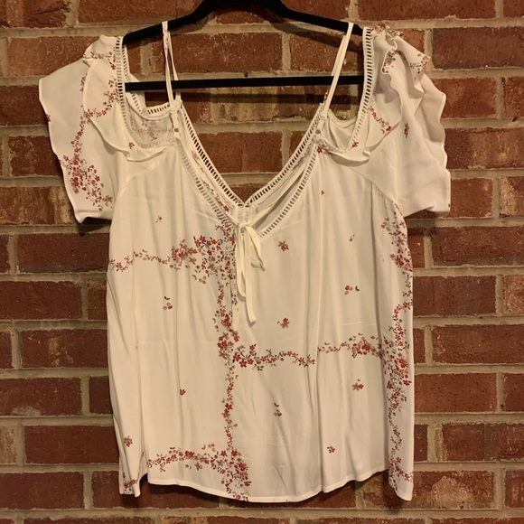 BRAND NEW! Great Summer Top! - Picture 3 of 3